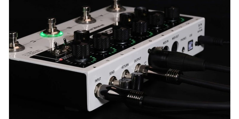 MOOER Preamp Live Guitar Preamp Pedal - Image 5